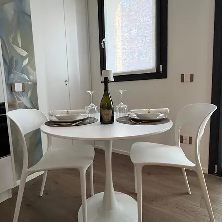 B&B Apartment Luxury Suite - Metropolitana M4- Stadio San Siro - Duomo Milano - Aeroporto Linate - Castello Sforzesco-2